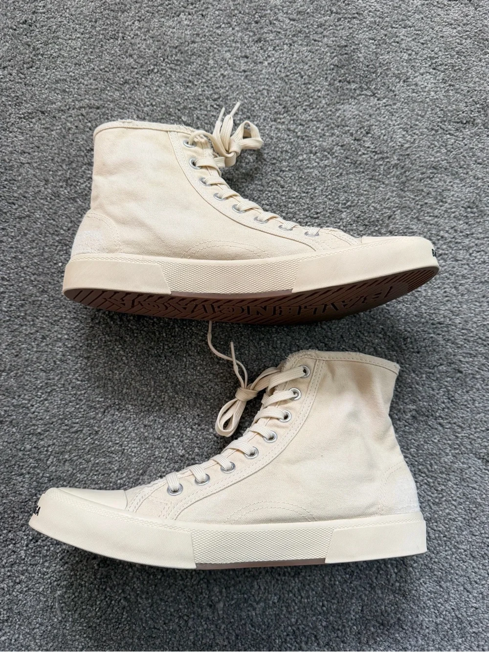 Size 42 - Balenciaga Paris High Top Sneakers cream/White Distressed Canvas - Picture 3 of 9